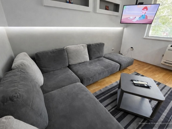 Дава се под наем Двустаен апартамент в Варна, Център - 54 кв.м за 977.16 € - Снимка #1