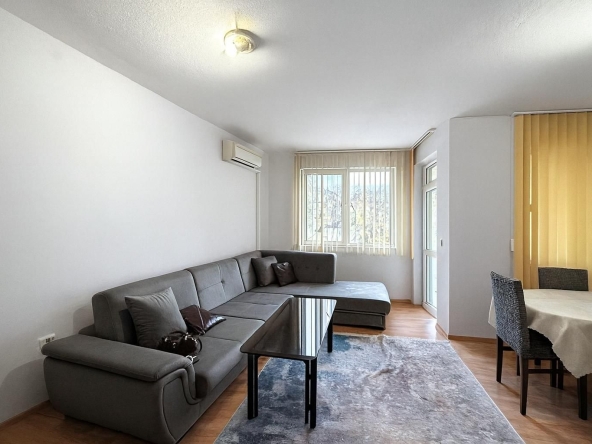 Дава се под наем Тристаен апартамент в Пловдив, Център - 100 кв.м за 433.5 € - Снимка #1