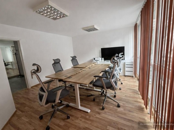 Дава се под наем Офис в Варна, ЖП Гара - 90 кв.м за 1097.01 € - Снимка #1
