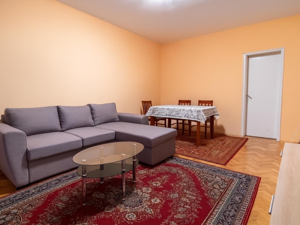 Дава се под наем Двустаен апартамент в Пловдив, Център - 60 кв.м за 459 € - Снимка #1
