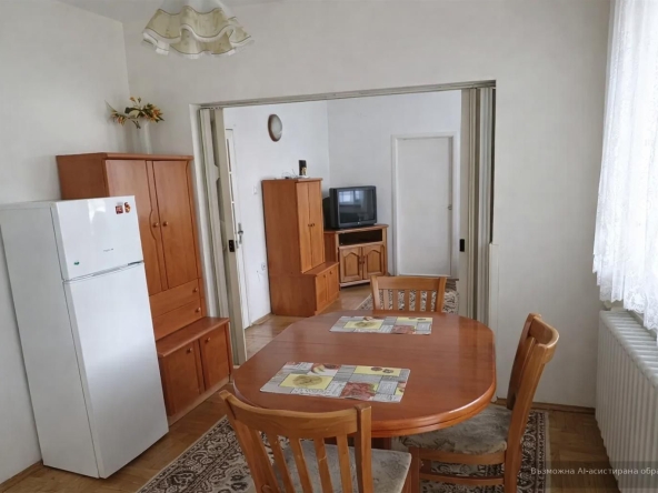 Дава се под наем Тристаен апартамент в Варна, Център - 100 кв.м за 568.14 € - Снимка #1