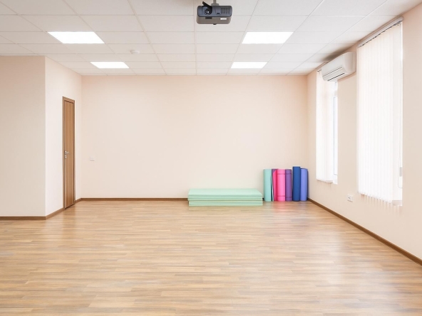 Дава се под наем Магазин в Пловдив, Център - 73 кв.м за 489.6 € - Снимка #1