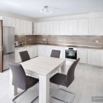 Дава се под наем Тристаен апартамент в Пловдив, Кючук Париж - 98 кв.м за 509.49 € - Снимка #1