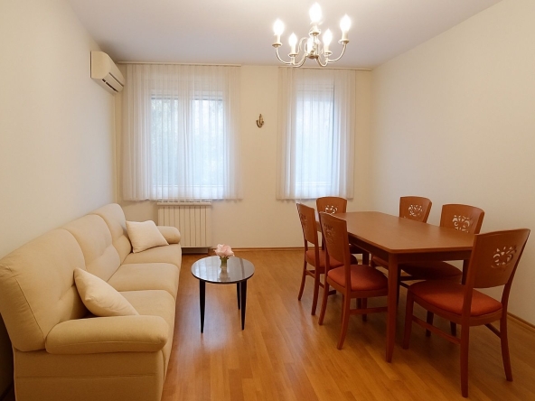 Тристаен апартамент в София, Лозенец - 110 кв.м за 8 €/кв.м - Снимка #1
