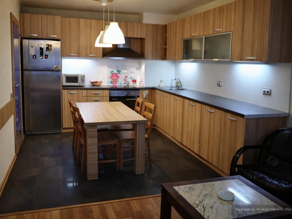 Дава се под наем Тристаен апартамент в София, Център - 110 кв.м за 698.19 € - Снимка #1