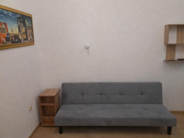 Дава се под наем Тристаен апартамент в София, Медицинска академия - 60 кв.м за 997.05 € - Снимка #1