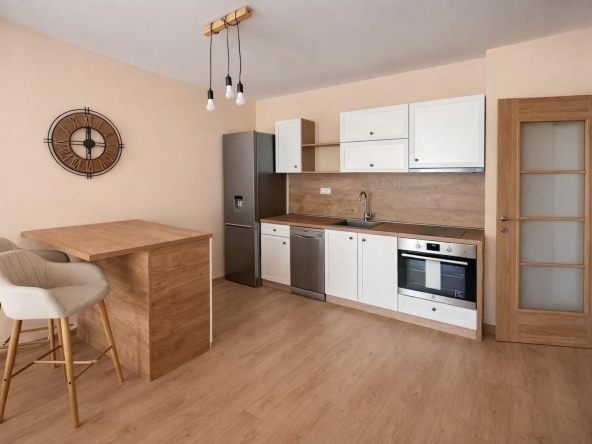 Дава се под наем Тристаен апартамент в Пловдив, Остромила - 98 кв.м за 558.45 € - Снимка #1