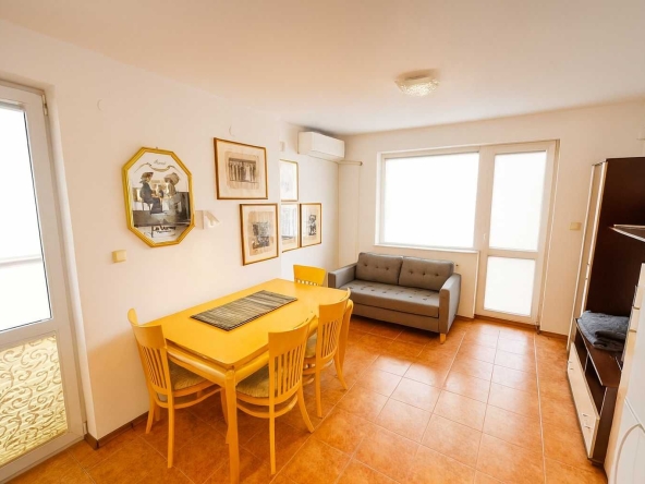 Дава се под наем Тристаен апартамент в Плевен, Широк център - 69 кв.м за 398.82 € - Снимка #1