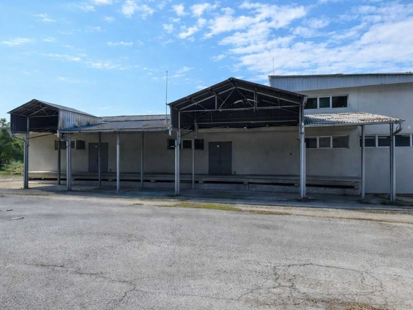 Дава се под наем Склад в Габрово, Беленци - 3000 кв.м за 11849.85 € - Снимка #1