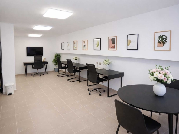 Дава се под наем Офис в Варна, Център - 25 кв.м за 289.17 € - Снимка #1