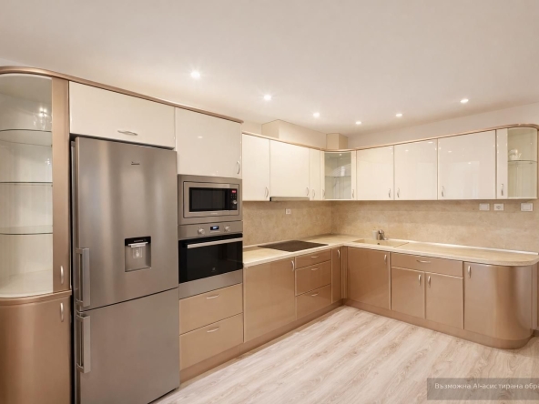 Дава се под наем Тристаен апартамент в Пловдив, Център - 70 кв.м за 598.23 € - Снимка #1