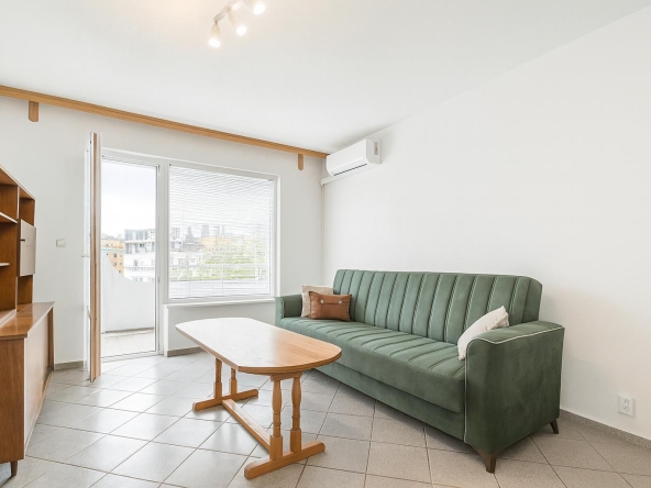 Дава се под наем Двустаен апартамент в Пловдив, Тракия - 56 кв.м за 409 € - Снимка #1