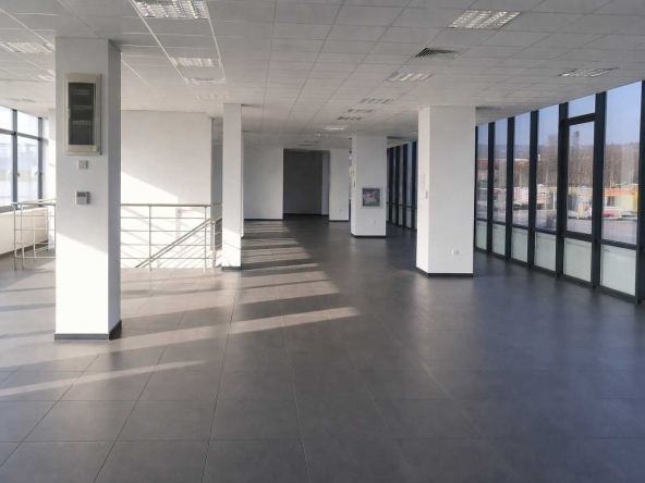 Дава се под наем Офис в Варна, Метро - 270 кв.м за 1795.2 € - Снимка #1