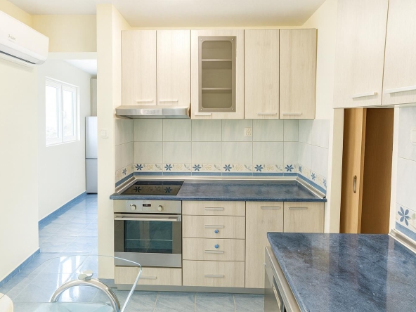 Дава се под наем Четиристаен апартамент в Пловдив, Тракия - 97 кв.м за 612 € - Снимка #1