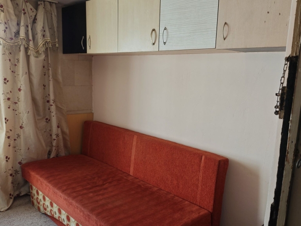 Дава се под наем Ателие в Варна, Център - 10 кв.м за 63.75 € - Снимка #1