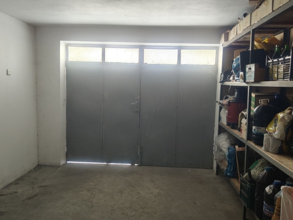 Дава се под наем Гараж / Паркомясто в Варна, Трошево - 15 кв.м за 117.3 € - Снимка #1