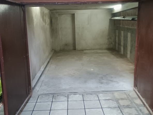 Дава се под наем Гараж / Паркомясто в Асеновград - 15 кв.м за 76.5 € - Снимка #1