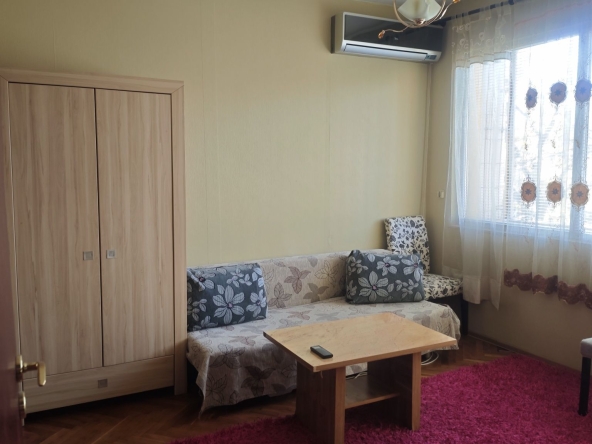 Дава се под наем Тристаен апартамент в Варна, Център - 96 кв.м за 498.27 € - Снимка #1