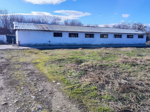 Дава се под наем Склад в с. Крумово, Област Пловдив - 500 кв.м за 1196.97 € - Снимка #1