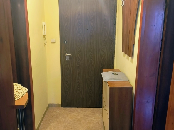 Дава се под наем Двустаен апартамент в Варна, Конфуто - 60 кв.м за 408 € - Снимка #1