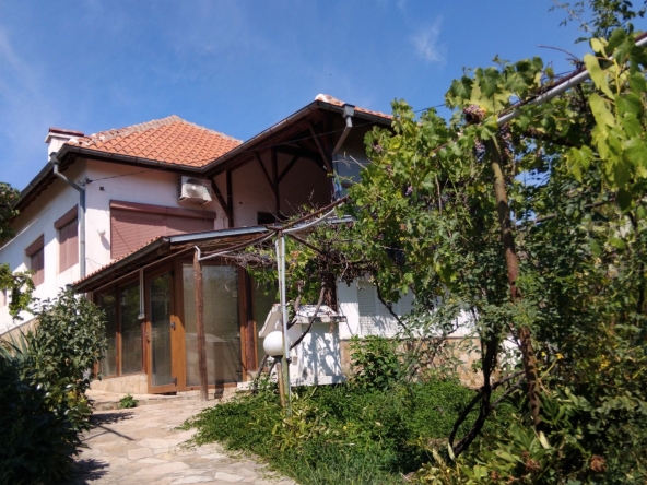 Къща в Бобов дол - 250 кв.м за 368 €/кв.м - Снимка #1