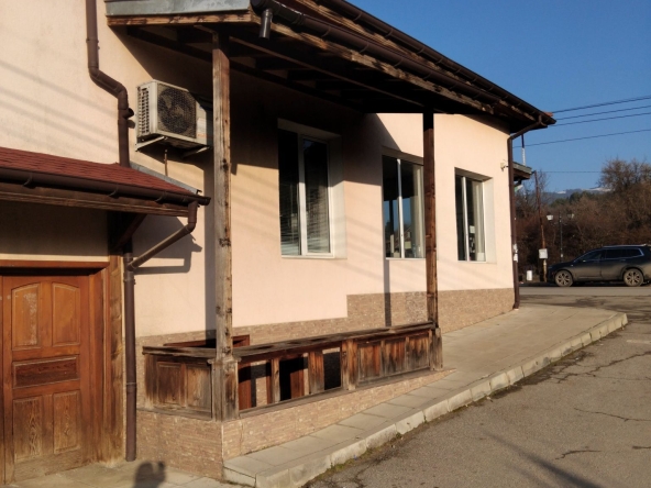 Магазин в Сапарева баня - 185 кв.м за 441 €/кв.м - Снимка #1