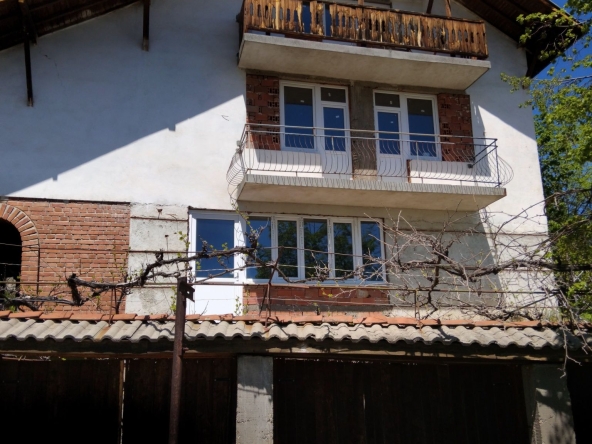 Къща в с. Мала Фуча, Област Кюстендил - 200 кв.м за 273 €/кв.м - Снимка #1