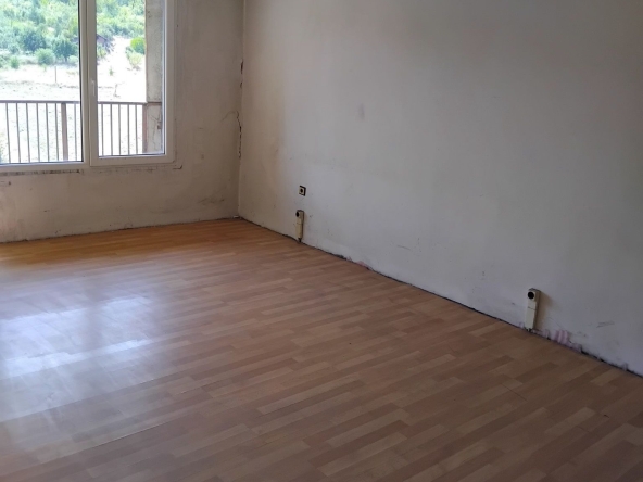 Тристаен апартамент в Дупница - 66 кв.м за 580 €/кв.м - Снимка #1