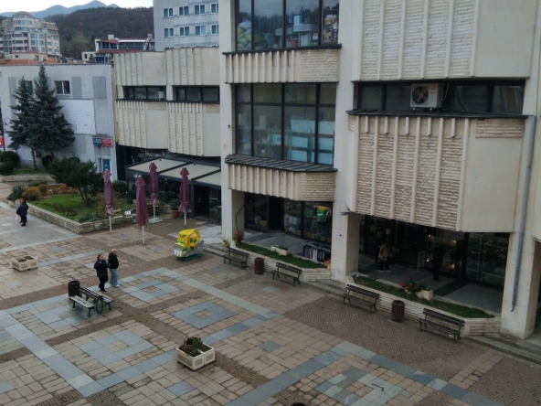 Тристаен апартамент в Дупница - 66 кв.м за 1213 €/кв.м - Снимка #1