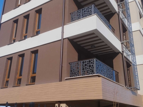 Двустаен апартамент в София, Докторски паметник - 74 кв.м за 1960 €/кв.м - Снимка #1