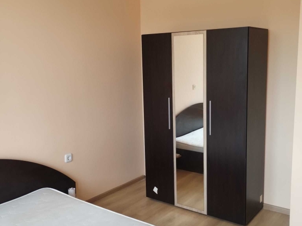 Дава се под наем Тристаен апартамент в Мездра - 89 кв.м за 331.5 € - Снимка #1