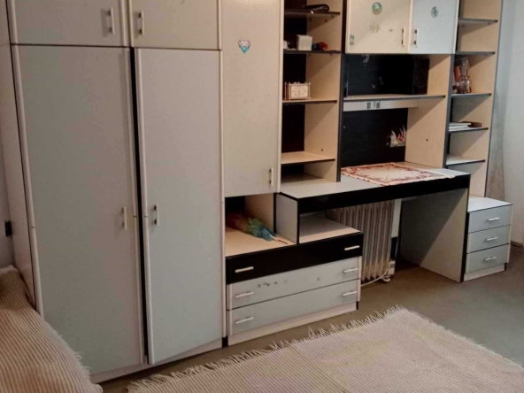 Тристаен апартамент в Търговище, Център - 100 кв.м за 878 €/кв.м - Снимка #1