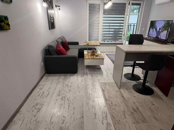 Дава се под наем Едностаен апартамент в София, Студентски град - 40 кв.м за 500 € - Снимка #1