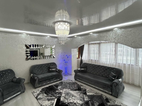 Четиристаен апартамент в Пловдив, Изгрев - 86 кв.м за 1512 €/кв.м - Снимка #1