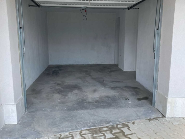 Дава се под наем Гараж / Паркомясто в София, Дружба 2 - 19 кв.м за 127.5 € - Снимка #1