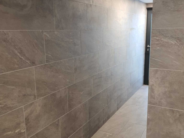 Дава се под наем Тристаен апартамент в София, Център - 86 кв.м за 1000 € - Снимка #1