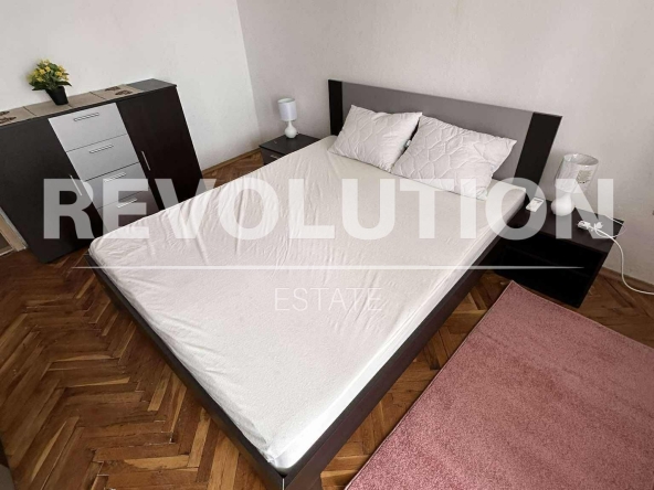 Дава се под наем Тристаен апартамент в Варна, Цветен квартал - 70 кв.м за 400 € - Снимка #1