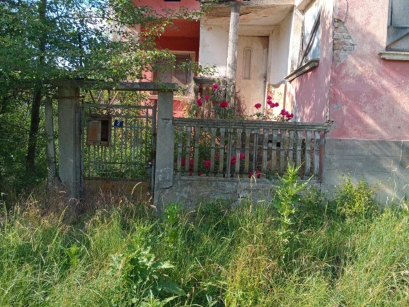 Къща в Угърчин - 738 кв.м за 21 €/кв.м - Снимка #1