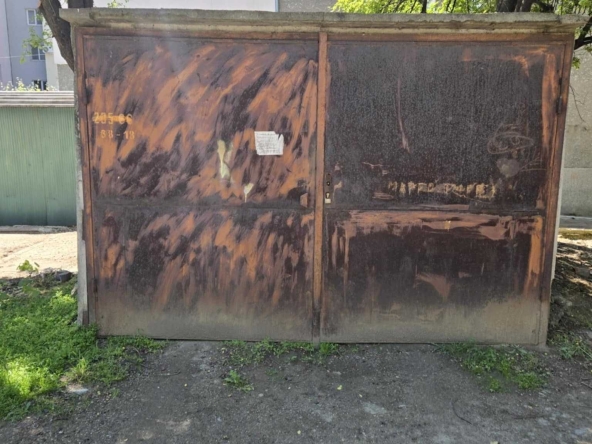 Гараж / Паркомясто в Казанлък - 18 кв.м за 37 €/кв.м - Снимка #1