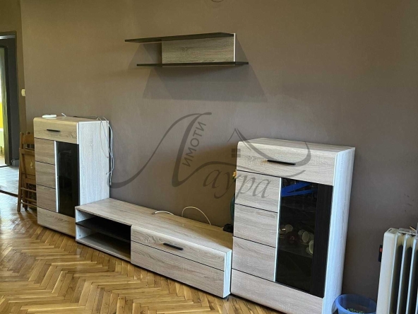 Дава се под наем Тристаен апартамент в Шумен, Болницата - 90 кв.м за 306 € - Снимка #1