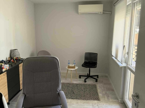 Дава се под наем Офис в Русе, Център - 10 кв.м за 153 € - Снимка #1