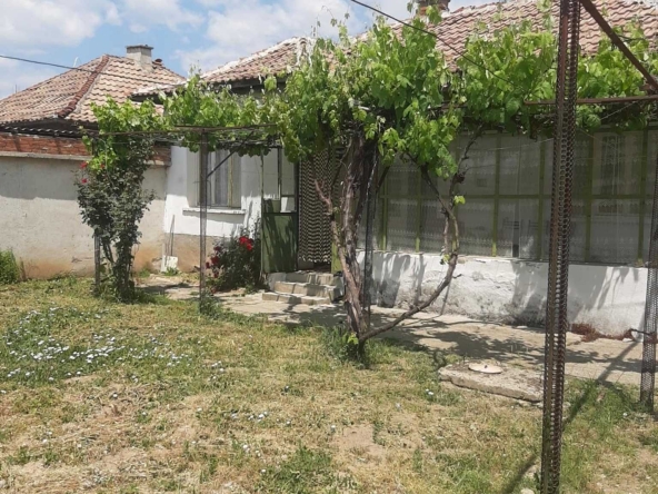 Къща в с. Горно Черковище, Област Стара Загора - 2 кв.м за 16575 €/кв.м - Снимка #1