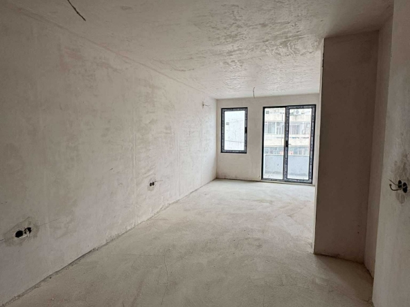 Тристаен апартамент в Айтос - 100 кв.м за 933 €/кв.м - Снимка #1