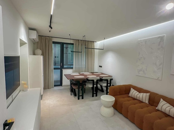 Дава се под наем Тристаен апартамент в Варна, Трошево - 100 кв.м за 1050 € - Снимка #1