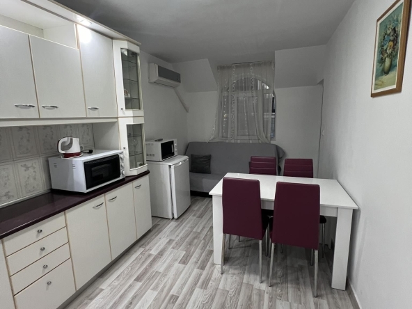 Дава се под наем Тристаен апартамент в Варна, Център - 65 кв.м за 650 € - Снимка #1