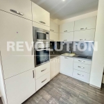 Дава се под наем Тристаен апартамент в Пловдив, Южен - 88 кв.м за 600 € - Снимка #1