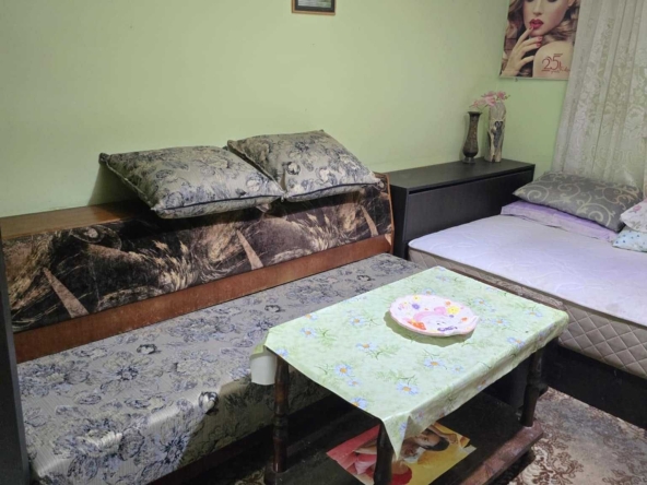 Дава се под наем Етаж от къща в Асеновград - 40 кв.м за 153 € - Снимка #1