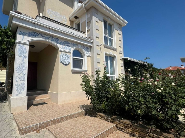 Дава се под наем Къща в Свети Влас - 200 кв.м за 1500 € - Снимка #1