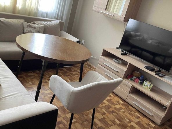 Дава се под наем Тристаен апартамент в Айтос - 70 кв.м за 255 € - Снимка #1