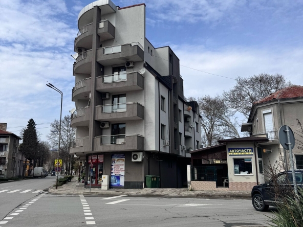 Дава се под наем Тристаен апартамент в Свиленград - 80 кв.м за 433.5 € - Снимка #1